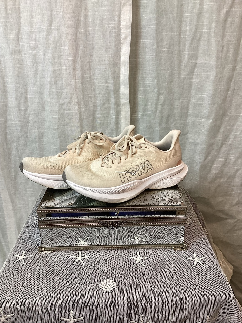 Hoka Mach 6- Eggnog/ Vanilla- road running shoes; Size: 9.5